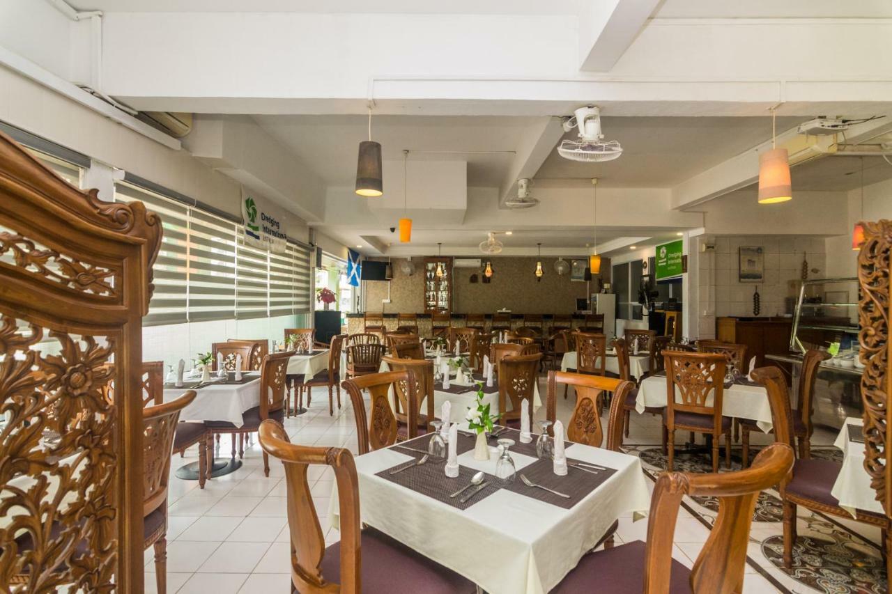 Vaccinated Staff - Oyo 1771 Zeke Hotel Batam Ngoại thất bức ảnh